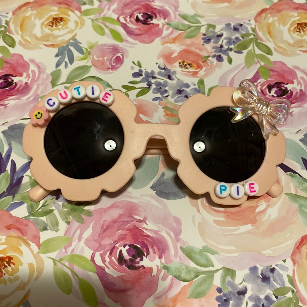 Girls light pink flower shaped cutie pie sunglasses